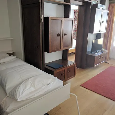 アパートホテル - Swimming Pool Available 4*