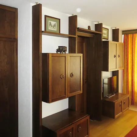 - Swimming Pool Available 4* Davos