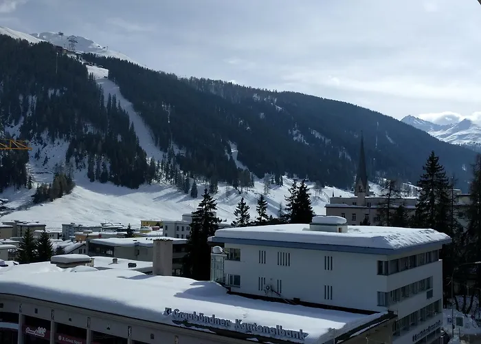 - Swimming Pool Available 公寓式酒店 4*